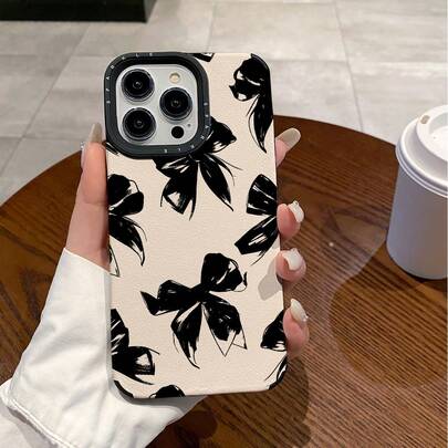 1个秋冬季大孔字母蝴蝶结真皮防摔手机壳，兼容 11、12、13、14、11 Pro Max、12 Pro Max、13 Pro Max、14 Pro Max、XR、15、15 Pro、15 Pro Max、16、16 Pro、16 Plus、16 Pro Max、17、17 Pro、17 Pro Max