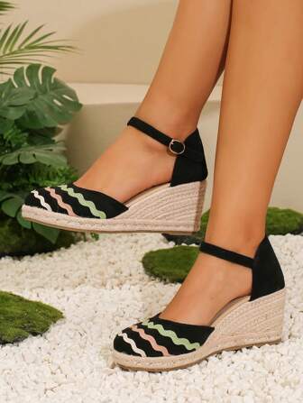 2025 新款坡跟厚底春夏女士凉鞋，亚麻绳包头厚底圆头刺绣轻便休闲鞋，加大码