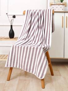1 stuk koraalfleece badhanddoek met verticale strepen, superzacht, absorberend, huidvriendelijk, geschikt voor thuis, badkamer, sportschool, hotel, strand, essentieel voor dagelijks gebruik, perfect cadeau voor alle gelegenheden. Badkamerdecoratie voor thuis, zomer, terug naar school, voor schoonheidssalons, badkamer thuis.