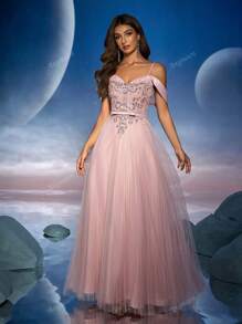 Robe de soirée longue avec volants, appliqué de dentelle 3D et ourlet froncé, d'Anymoon. Robe de soirée, de mariage, de cérémonie ou de gala.