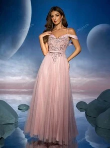 Robe de soirée longue avec volants, appliqué de dentelle 3D et ourlet froncé, d'Anymoon. Robe de soirée, de mariage, de cérémonie ou de gala.