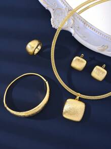 Bộ 5 món bán chạy nhất chất liệu đồng thau mạ vàng 18k gồm dây chuyền vuông, vòng tay, nhẫn và bông tai dành cho nữ. - bộ trang sức thời trang - Xem 3