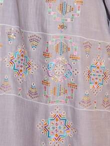 优雅阿拉伯女式连衣裙，饰有刺绣串珠花卉图案，搭配V领时尚帽子，灰色，2026春夏款，适合宰牲节穿着。 - 灰色 - 查看 4