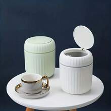 Mini cubo de basura de escritorio con tapa, organizador de residuos, caja de almacenamiento para dormitorio u oficina, hecha de plástico duradero, suministros para el hogar - Amarillo - Ver 2