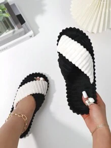 女士时尚双带蓬松黑白家居拖鞋，柔软底部舒适安静卧室拖鞋 - 黑與白 - 查看 4