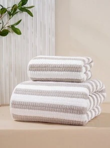 1 stuk koraalfleece badhanddoek met verticale strepen, superzacht, absorberend, huidvriendelijk, geschikt voor thuis, badkamer, sportschool, hotel, strand, essentieel voor dagelijks gebruik, perfect cadeau voor alle gelegenheden. Badkamerdecoratie voor thuis, zomer, terug naar school, voor schoonheidssalons, badkamer thuis.
