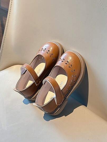 Sapatos de couro envernizado para meninas, primavera/outono 2025, novos sapatos infantis de princesa, sola macia, sapatilhas infantis