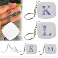 Cinta métrica retráctil de PVC de 2M para medir fácilmente manualidades para entusiastas del DIY, profesionales, adecuada para proyectos de mejora del hogar y manualidades. Gran regalo para manitas. Patrón de 26 letras iniciales - Blanco - Ver 1