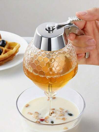 1pc Honey Dispenser, Syrup Dispenser, Honey & Jam Squeeze Dispenser, Honey Bottle Squeezer, Plastic Sealed Jar, Funnel Syrup Can With Base, Easy Clean Honey Jar, Syrup Dispenser, Plastic Honey Container With Drip-Free Honey Spout And Upright Honey Stand, Honey Powder Dispenser With Flip Cap