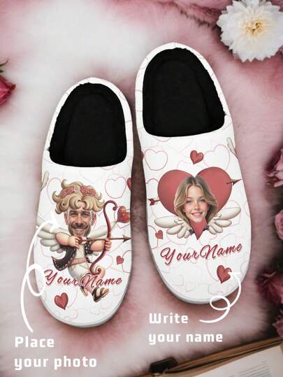 1 Coppia di pantofole personalizzate per San Valentino con foto della coppia, pantofole in pelliccia personalizzate con design Cupido e cuore, regalo romantico unico per lui e per lei, con Cupido maschile che tira la freccia d'amore alla partner femminile, aggiungi i vostri nomi e foto, pantofole calde e morbide come regalo di San Valentino per gli innamorati