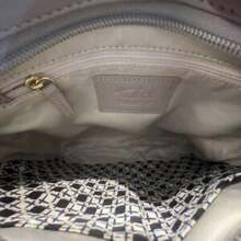 Bolso cruzado granulado con cremallera en la parte superior, talla mediana, de Tula Inglaterra - Variante1 - Ver 7