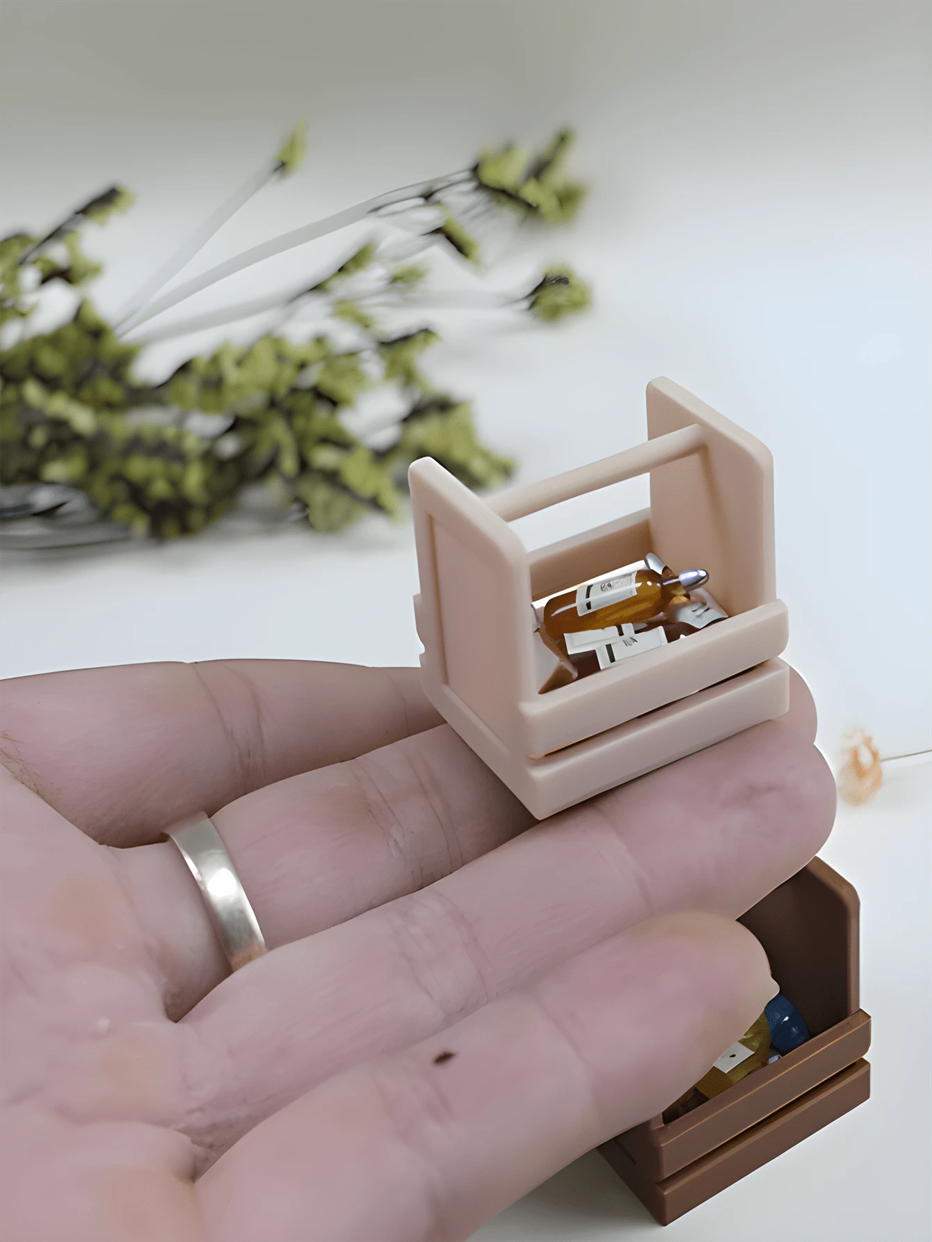 Chitarra In Miniatura In Legno Scala 1:12 Per Casa Delle Bambole: Accessorio Decorativo In Betulla - 3