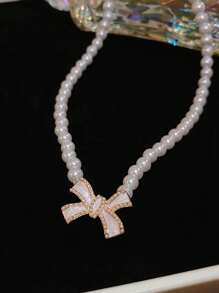 1 件优雅简约仿珍珠蝴蝶结项链，适合女性不同场合，新娘伴娘婚纱配饰情人节、妈妈、母亲节、礼物