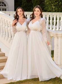UNITHORSE Robe de mariée blanche en dentelle brodée à encolure en V avec contraste de maille, grande taille. Tenue de fête tout en blanc pour femmes