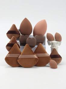 14 pezzi Set di spugne per il trucco, inclusi 3 cuscinetti per cipria, 3 mini cuscinetti per cipria, 2 grandi pennelli per trucco, 3 mini pennelli per trucco, 3 mini cuscinetti ad aria. Adatti per applicare BB cream, fondotinta e correttore per creare un aspetto impeccabile. Realizzati in morbido velluto, appositamente progettati per contouring, occhi e aree difficili da raggiungere
