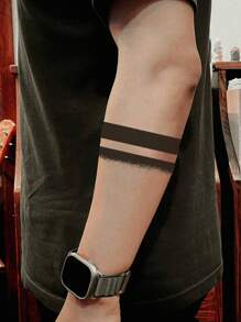 1Pc Line Stripe Tijdelijke Tatoeages Waterdicht Zweetbestendig Blijft 1-2 Weken Realistisch Kruidensap Anti-Wrijving Niet-Reflecterend Nep Zwarte Nep Tatoeages Voor Vrouwen En Mannen Tatoeagestickers Voor Arm, Borst, Been, Buik, Taille Modernistische Lichaamskunst
