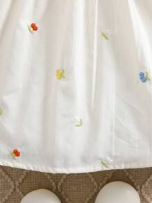 1 pezzo Vestito casual e ampio da ragazza ricamato con ricami floreali, orlo increspato, medio lunghezza, adatto per uso all'aperto/vacanze/feste, primavera/estate