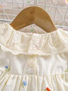 1 pezzo Vestito casual e ampio da ragazza ricamato con ricami floreali, orlo increspato, medio lunghezza, adatto per uso all'aperto/vacanze/feste, primavera/estate