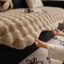 Un coussin de canapé en peluche multicolore à motif spécial imitant les poils de lapin, un coussin épais et chaud antidérapant avec un arrangement linéaire asymétrique, un style crème confortable pour l'hiver, un coussin de canapé à bords ondulés qui ne perd pas de poils. Décorations pour la maison, la chambre, la pièce, l'esthétique, le salon, la chaise, le fauteuil de bureau, le coussin de siège.
