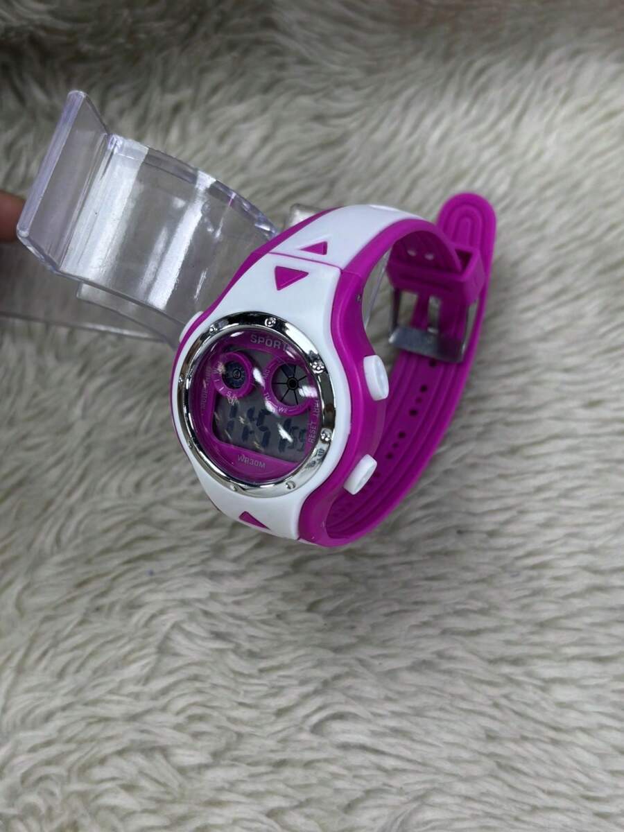 Relógio infantil digital , resistente à água .. fácil visualização de horas com data e mês, também com cronômetro pra corrida  Luzes noturnas.. com diversas cores disponíveis! - Pink - Visão 1