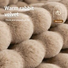 Un coussin de canapé en peluche multicolore à motif spécial imitant les poils de lapin, un coussin épais et chaud antidérapant avec un arrangement linéaire asymétrique, un style crème confortable pour l'hiver, un coussin de canapé à bords ondulés qui ne perd pas de poils. Décorations pour la maison, la chambre, la pièce, l'esthétique, le salon, la chaise, le fauteuil de bureau, le coussin de siège.