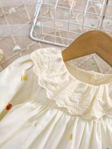 1 pezzo Vestito casual e ampio da ragazza ricamato con ricami floreali, orlo increspato, medio lunghezza, adatto per uso all'aperto/vacanze/feste, primavera/estate