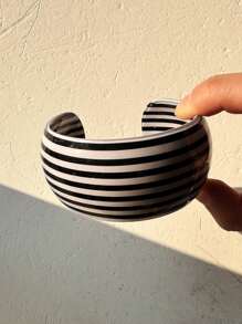 1 件复古黑白条纹几何宽厚树脂 C 形开口手镯，适合女士，适合假期、秋冬季日常佩戴 - 彩色 - 查看 9