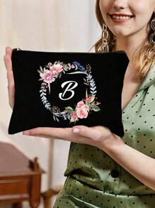 1 件首字母印花女士化妆包，黑色小包，印有花环和字母 A-Z，化妆包，便携式洗漱包，教师节礼物，可重复使用的化妆包，女士简约大容量旅行化妆包，波西米亚风