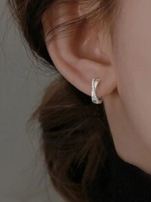 1 Paar luxuriöse Mini Pavé-Kristall gekreuzte Kreis-Creolen, geeignet für Valentinstag und täglichen Trag
