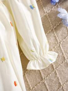 1 pezzo Vestito casual e ampio da ragazza ricamato con ricami floreali, orlo increspato, medio lunghezza, adatto per uso all'aperto/vacanze/feste, primavera/estate