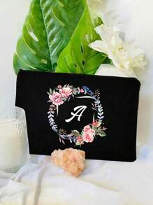 1 件首字母印花女士化妆包，黑色小包，印有花环和字母 A-Z，化妆包，便携式洗漱包，教师节礼物，可重复使用的化妆包，女士简约大容量旅行化妆包，波西米亚风