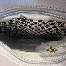 Bolso cruzado granulado con cremallera en la parte superior, talla mediana, de Tula Inglaterra - Variante1 - Ver 6