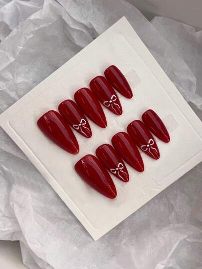 10片手工美甲贴片，杏仁形红色美甲贴片，手绘蝴蝶结美甲贴片，Y2K风格美甲贴片，简约甜美美甲，按压式假指甲，全覆盖美甲贴片，居家DIY美甲贴片，四季皆宜，适合女性旅行、派对、聚会、约会等场合，可拆卸可重复使用，日常办公美甲贴片，可佩戴美甲贴片。节日美甲美甲用品，手工按压式美甲贴片。