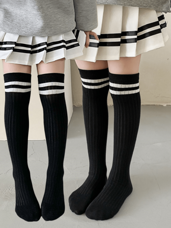 2 paires de chaussettes pour enfants avec motif rayé, design de tube long sans couture, convient pour les garçons et les filles de 3 à 12 ans, idéal pour une utilisation quotidienne et scolaire