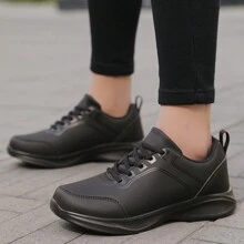 Ju Yue Chuang Jian Zapatillas deportivas de media caña con tecnología de inteligencia artificial, patrón de hojas negras y tótem de noche oscura, zapatos casuales livianos, transpirables y antideslizantes, negro impermeable, adecuadas para estar de pie por mucho tiempo, cocina y trabajo - Negro - Ver 3