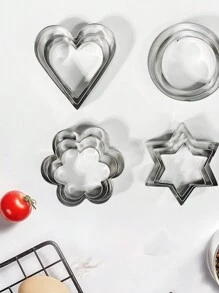 12 piezas Juego de cortadores de galletas asimétricos, Corazón Estrella Flor Redondo Sello de galletas DIY, Herramienta de hornear navideña de acero inoxidable, Cortador de galletas Decoraciones navideñas Pijamas navideños Regalos navideños Decoración navideña