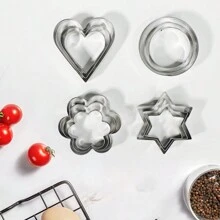 12 piezas Juego de cortadores de galletas asimétricos, Corazón Estrella Flor Redondo Sello de galletas DIY, Herramienta de hornear navideña de acero inoxidable, Cortador de galletas Decoraciones navideñas Pijamas navideños Regalos navideños Decoración navideña