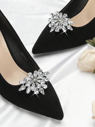 New Detachable Fashion Versatile Decorated Shoe Flower Accessories Square Metal Ornament Shoe Buckle Rhinestone Shoe Decorations, Suitable For Different Shoes Such As Leather Shoes, Boots And Work Shoes. They Can Not Only Enhance The Appearance Of Shoes, But Also Increase The Wearer's Elegant And Charm