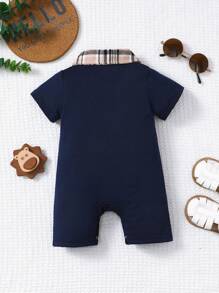 BrownBark 新生男婴夏季可爱休闲短袖连体衣，柔软舒适的男婴服装，格子纹理 Polo 风格短袖连体衣适合室内日常休闲外出 - 藏蓝色 - 查看 2