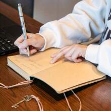 1 件复古笔记本，带肩带和吊坠，可拆卸内页，PU 皮革日记本计划笔记本，学校用品礼物