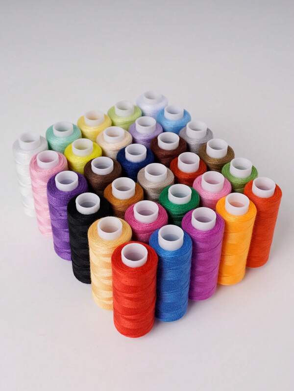 30 Stücke Nähfäden auf Spulen in verschiedenen Farben für Stickerei, Nähen und Bekleidung, geeignet für Näh-Hobbyisten und Anfänger.