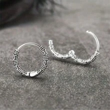 SeuSuk 1 par de pendientes vintage de aro tipo huggie con patrón asimétrico tallado de cobre, joyería hipoalergénica para mujeres y hombres