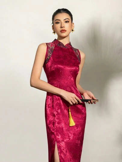 Ärmlös spetsklänning med jacquardmönster och blommig delad lår, ny cheongsam qipao-klänning i kinesisk stil, lämplig för nyårs- och alla hjärtans dag-fester