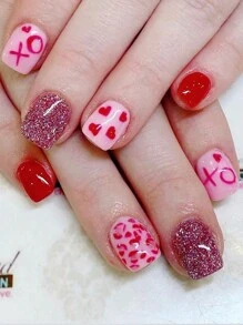 24 件短方形简约时尚可爱日常红心 XO 闪光设计全覆盖假指甲，情人节按压指甲