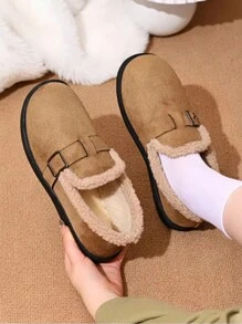 Flache Plüsch-Freizeitschuhe, warme Plüsch-Schneestiefel mit niedrigem Schaft für Damen, bequeme Slip-On-Freizeitschuhe mit Thermofutter, fallen eine Größe kleiner aus