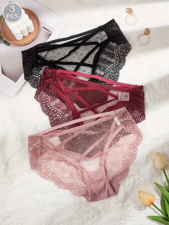 3 paquets de culottes en dentelle sexy pour femmes dans des couleurs assorties. Sous-vêtements respirants et confortables avec un design élégant pour un port quotidien.