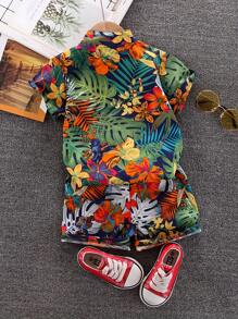 Set di bermuda e camicia a maniche corte con colletto alla coreana, stampato con foglie tropicali e motivi floreali, adatto per ragazzi, per l'estate