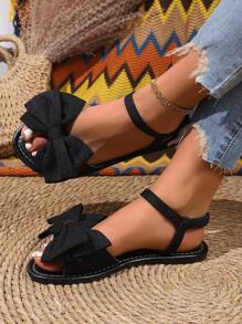 Sandali quadrati alla francese, nuove scarpe piatte con fiocco, stile femminile morbido, scarpe con punta quadrata e design traforato