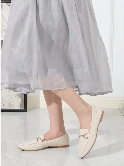 Comfortable And Versatile Black Loafers With Metal Buckle