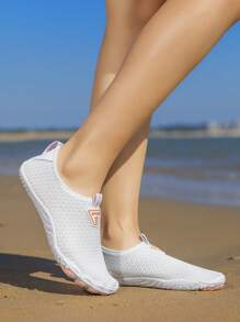 1 Pair Women's Outdoor Mesh Upper Rubber Sole Wading Shoes, Breathable & Comfortable Beach Water Shoes, Suitable For Swimming, Snorkeling, Surfing, Beach, Aquatic Sports, Five-Toe Anti-Slip Water Shoes